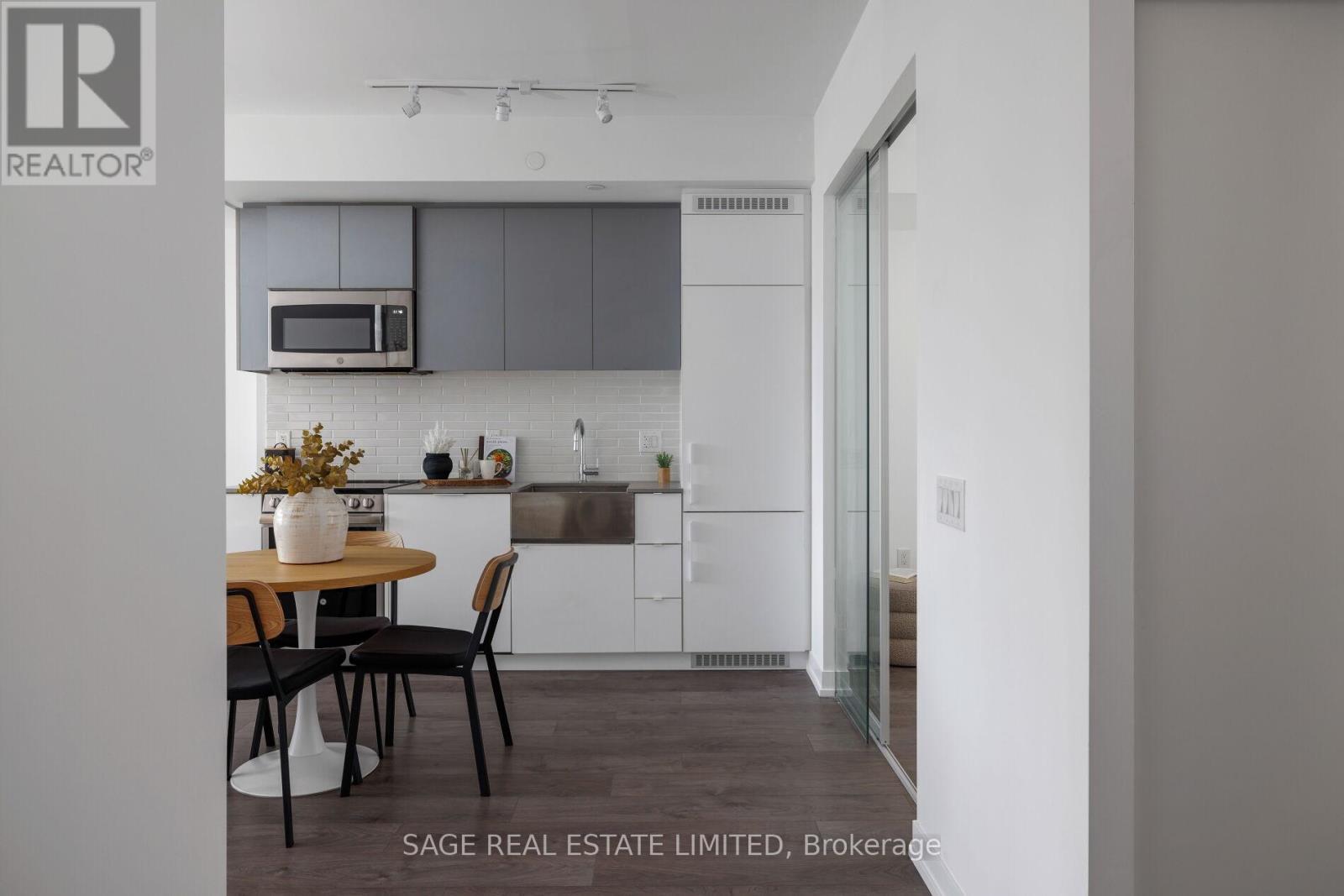 327 - 270 Dufferin Street, Toronto, Ontario  M6K 0H8 - Photo 8 - W12732866