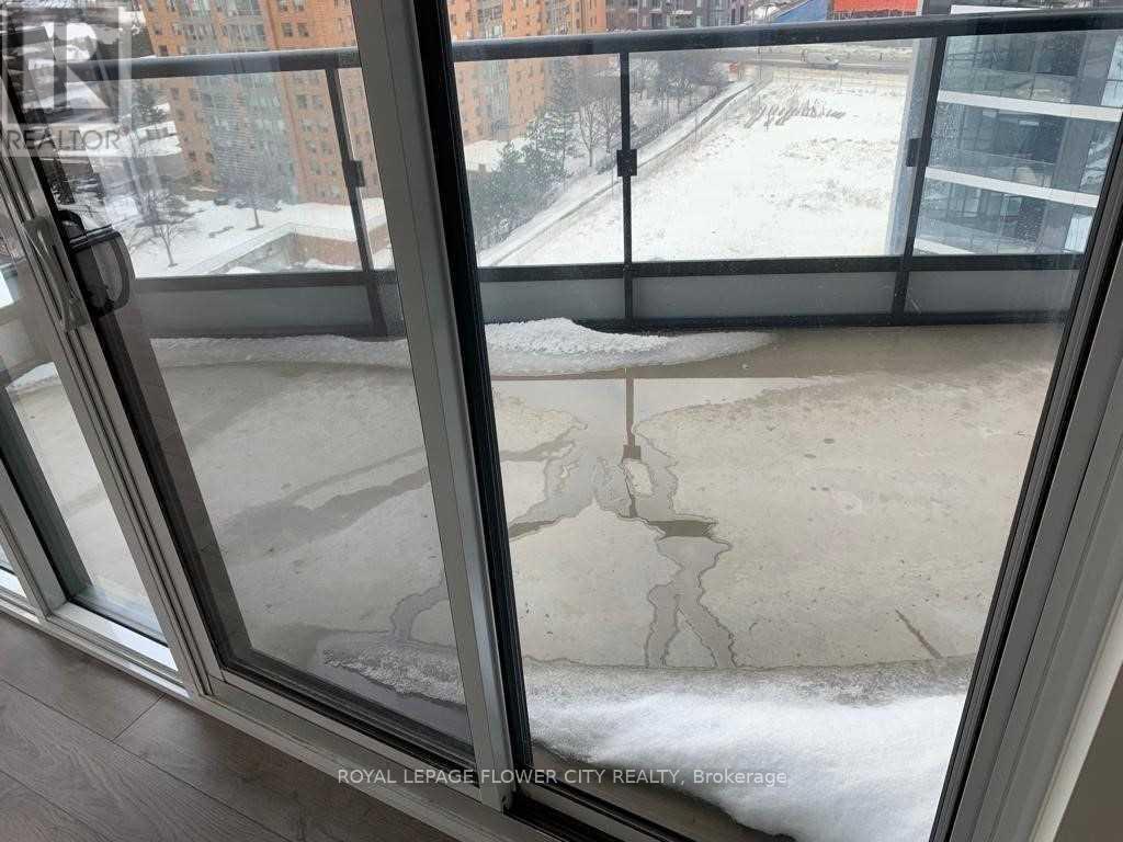 1009 - 65 Watergarden Drive, Mississauga, Ontario  L5R 1B2 - Photo 8 - W12732942