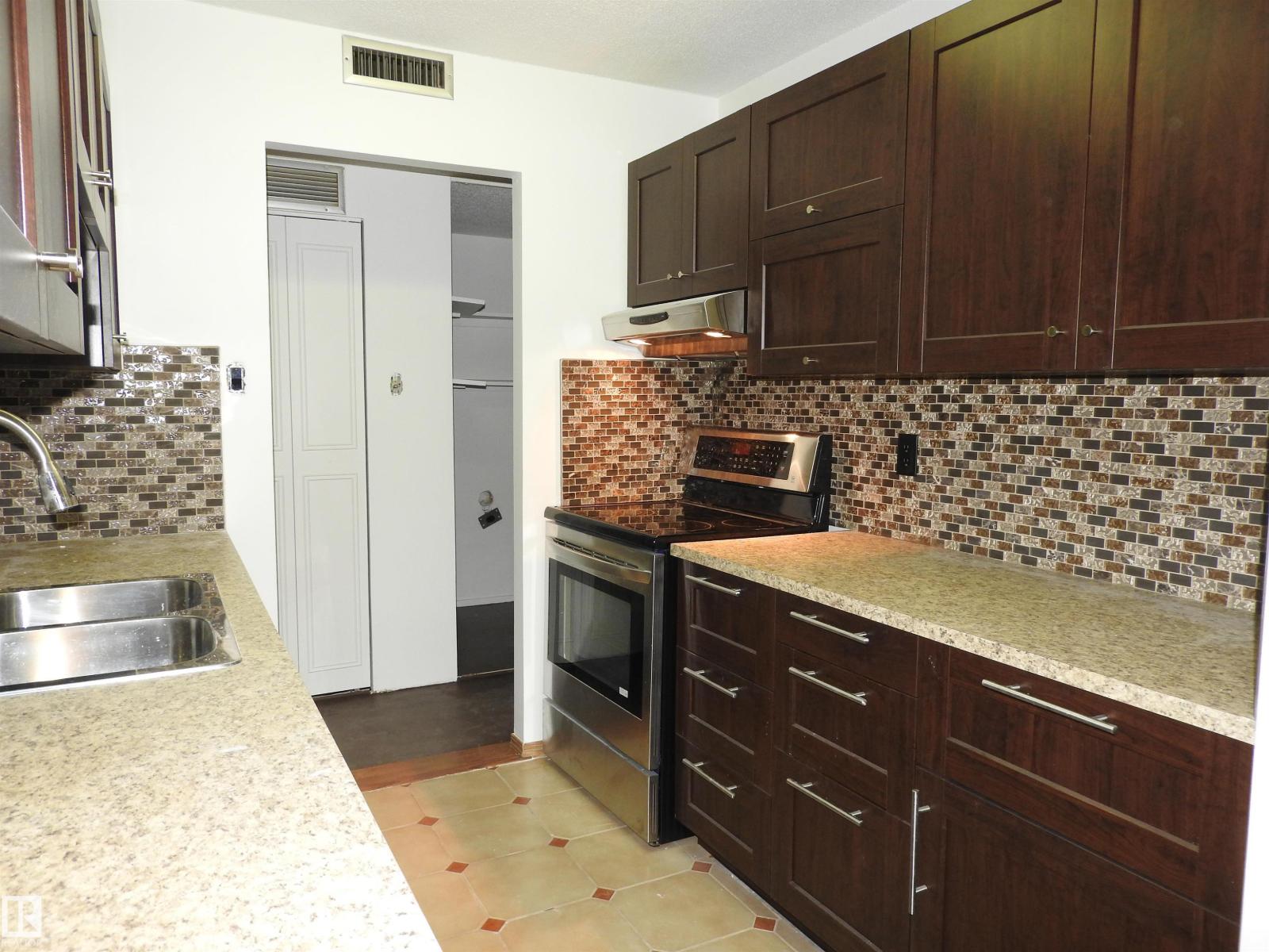 #105 10160 115 St Nw, Edmonton, Alberta T5K 1T6 - Photo 7 - E4471178