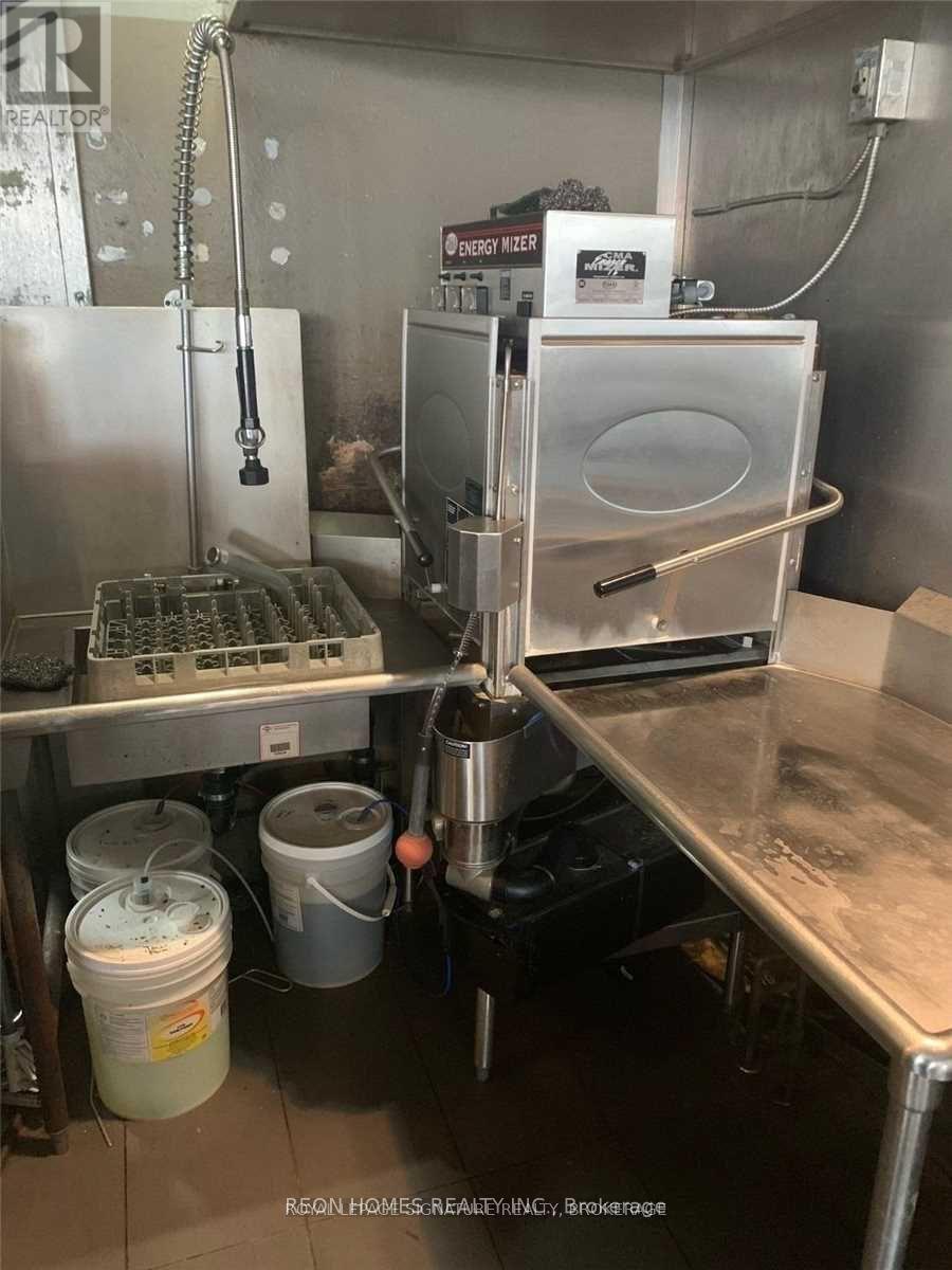 8 Erb Street W, Waterloo, Ontario  N2L 1S7 - Photo 5 - X12732920