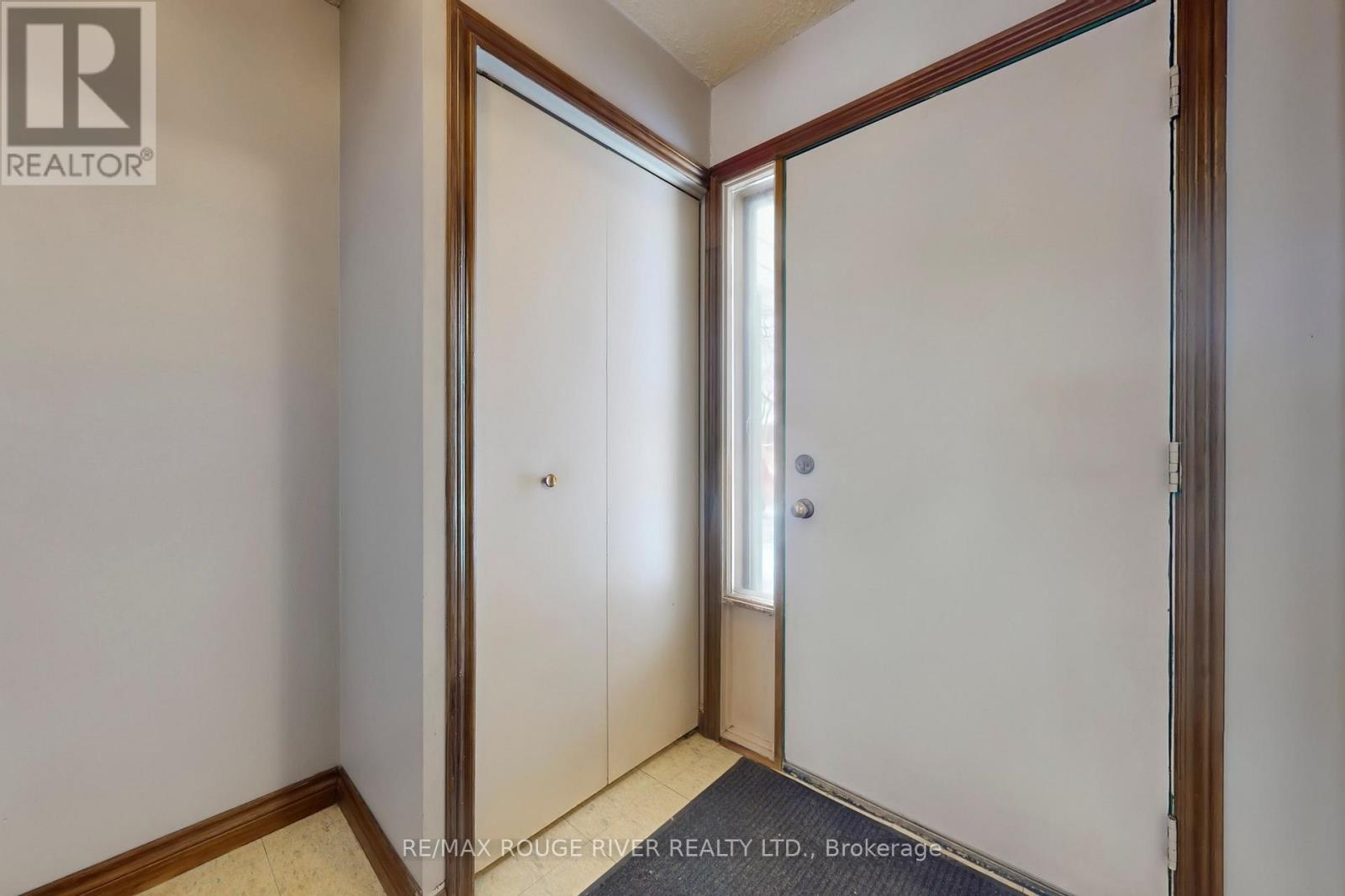 313 Rondeau Court, Oshawa, Ontario  L1J 6N4 - Photo 6 - E12732916