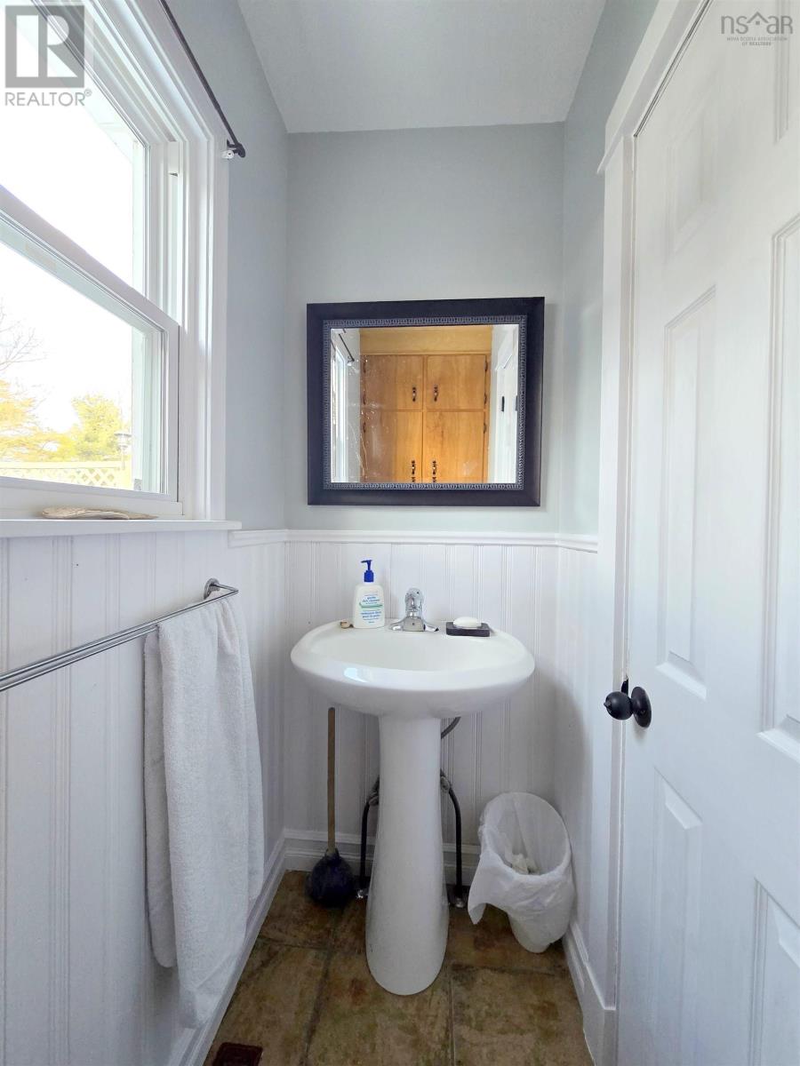 34 Dale Street, Amherst, Nova Scotia  B4H 2A4 - Photo 6 - 202601568