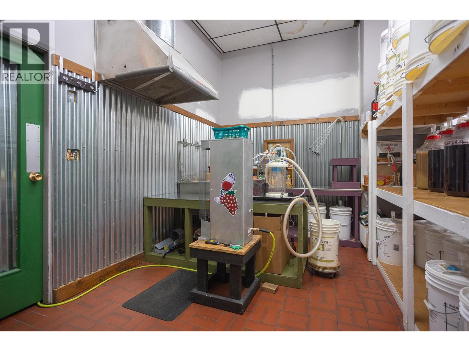 1672 Second Avenue, Trail, British Columbia V1R 1M5 - Photo 7 - 10372352