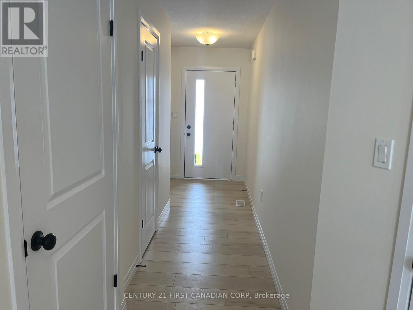 19 Becker Street, Stratford, Ontario  N5A 6S6 - Photo 2 - X12733066