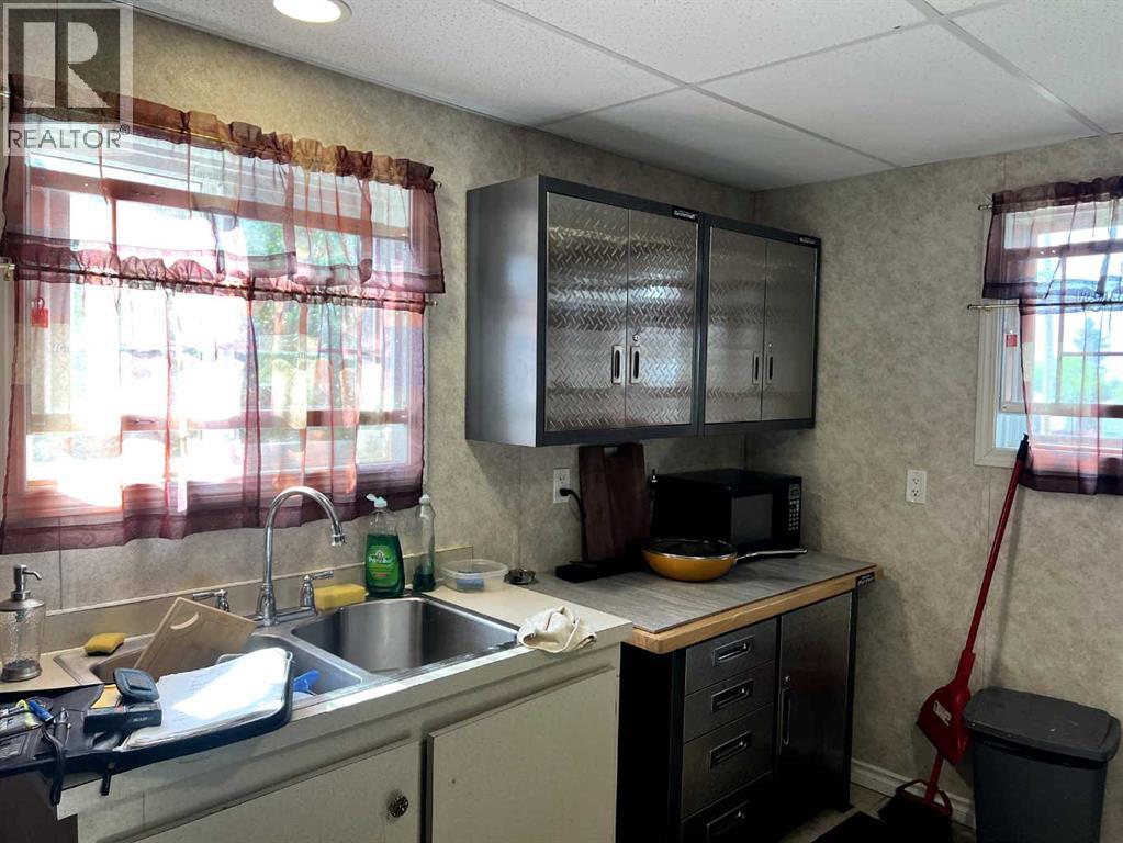 5013 50 Avenue, Valleyview, Alberta  T0H 3N0 - Photo 14 - A2282011