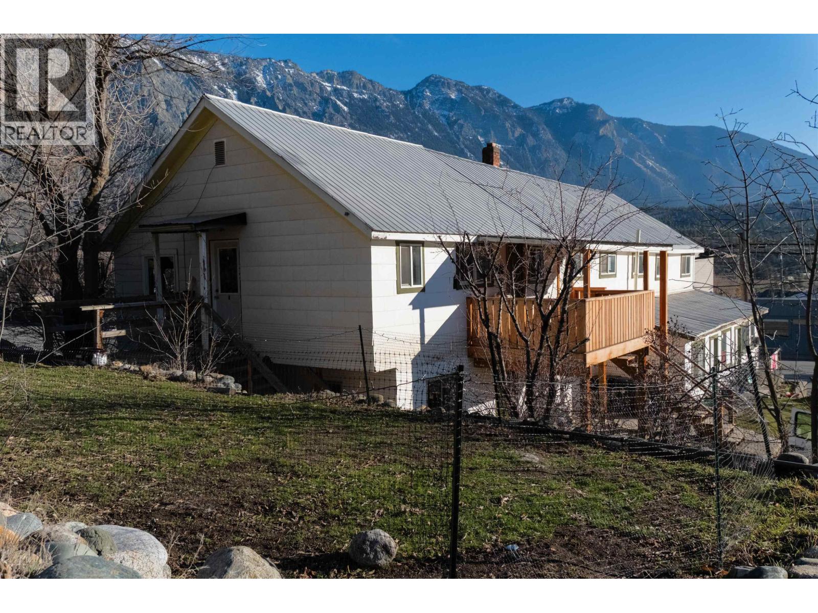 545 Main Street, Pemberton, British Columbia  V0K 1V0 - Photo 6 - R3083652