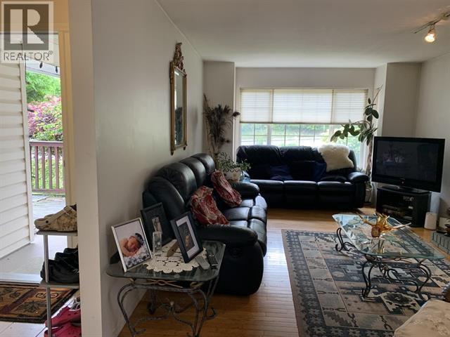 5693 Porpoise Bay Road, Sechelt, British Columbia  V0N 3A4 - Photo 10 - R3083606