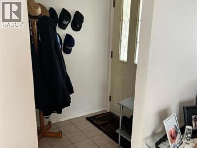 5693 Porpoise Bay Road, Sechelt, British Columbia  V0N 3A4 - Photo 6 - R3083606