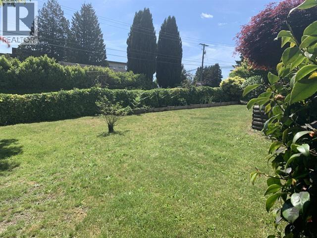 5693 Porpoise Bay Road, Sechelt, British Columbia  V0N 3A4 - Photo 7 - R3083606