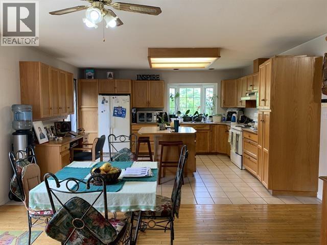 5693 Porpoise Bay Road, Sechelt, British Columbia  V0N 3A4 - Photo 8 - R3083606