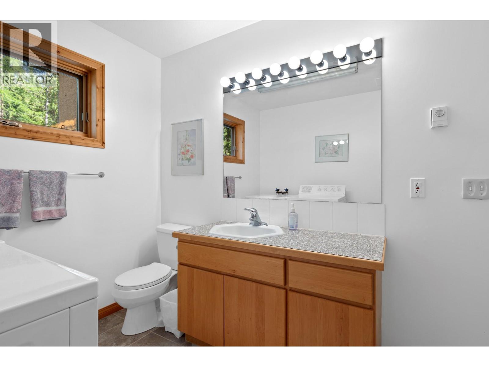 9245 Paradise Road, Kelowna, British Columbia  V1P 1K4 - Photo 12 - 10374016