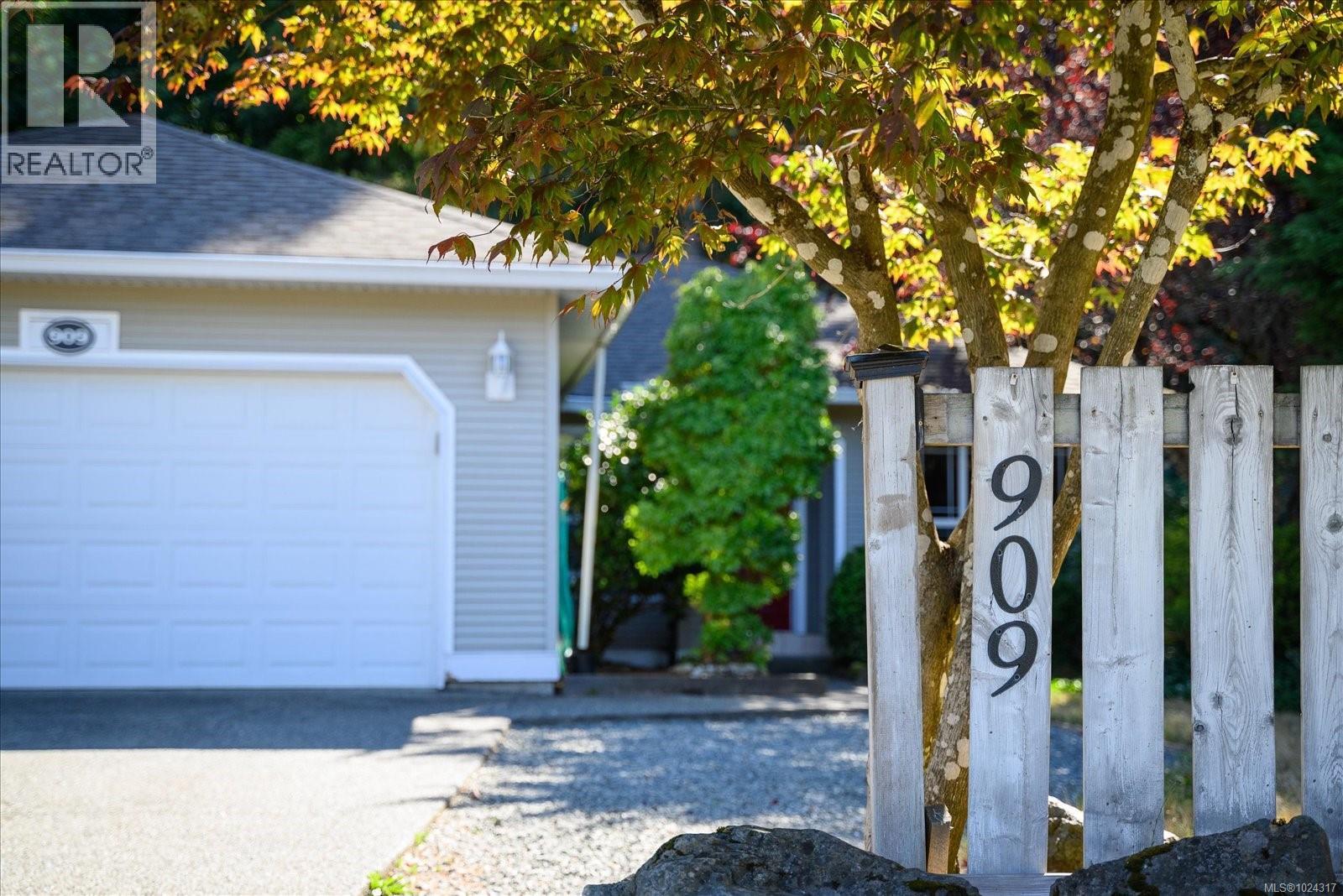 909 Brookfield Pl, Nanaimo, British Columbia