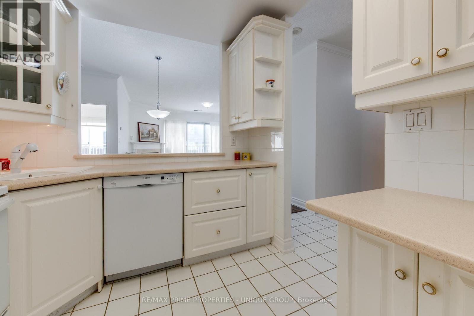 Lp 914 - 18 Concorde Place, Toronto, Ontario  M3C 3T9 - Photo 4 - C12733010