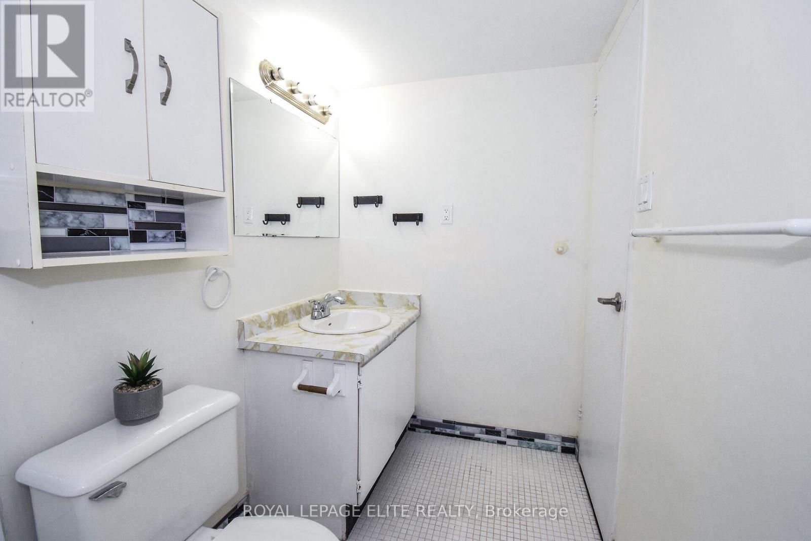 302 - 362 The East Mall W, Toronto, Ontario  M9B 6C4 - Photo 20 - W12729282