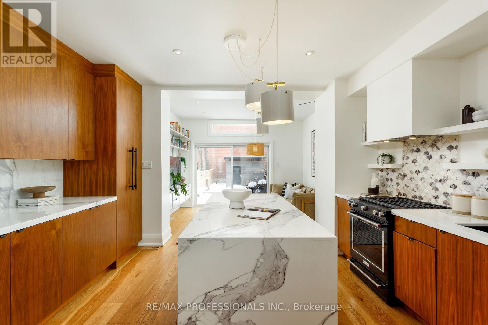 163 1/2 Campbell Avenue, Toronto, Ontario  M6P 3V3 - Photo 10 - W12732810