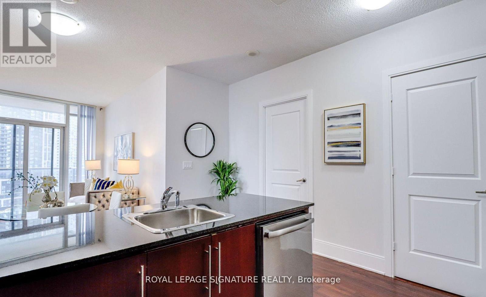 1602 - 330 Burnhamthorpe Road, Mississauga, Ontario  L5B 0E1 - Photo 13 - W12732988