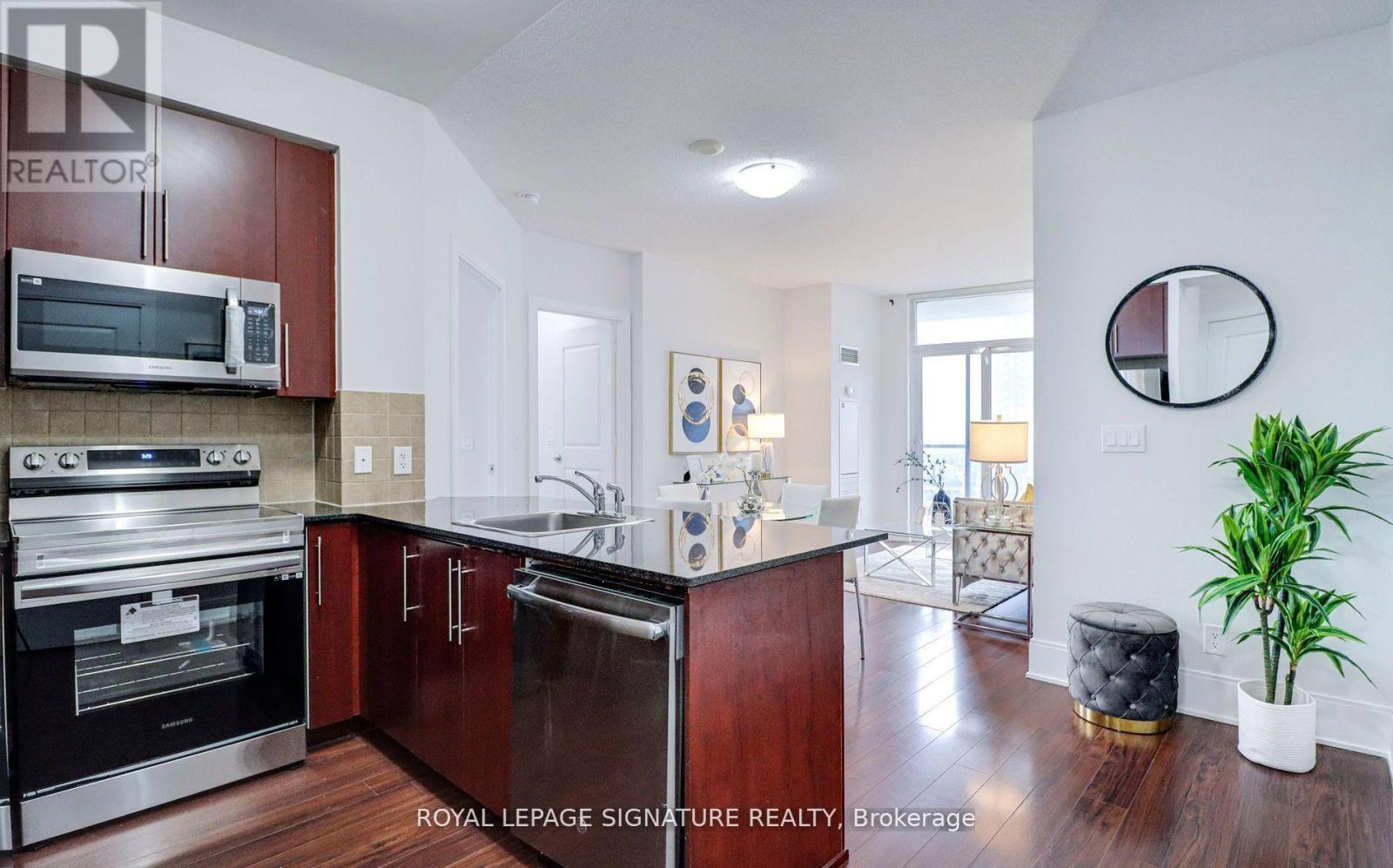 1602 - 330 Burnhamthorpe Road, Mississauga, Ontario  L5B 0E1 - Photo 4 - W12732988