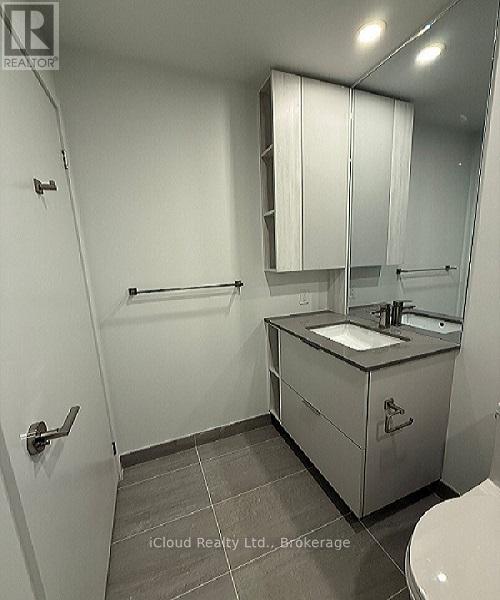 517 - 1 Fairview Road E, Mississauga, Ontario  L5A 4C6 - Photo 3 - W12732990