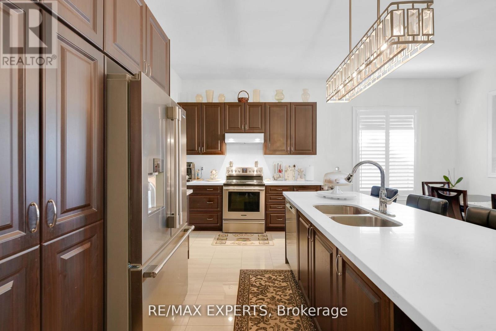 10 Falkland Road, Brampton, Ontario  L6P 4C3 - Photo 11 - W12732996