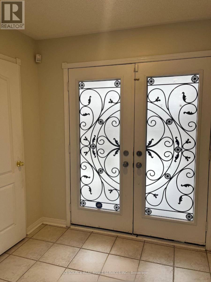 Upper - 36 Newark Way, Brampton, Ontario  L7A 2W8 - Photo 2 - W12733022