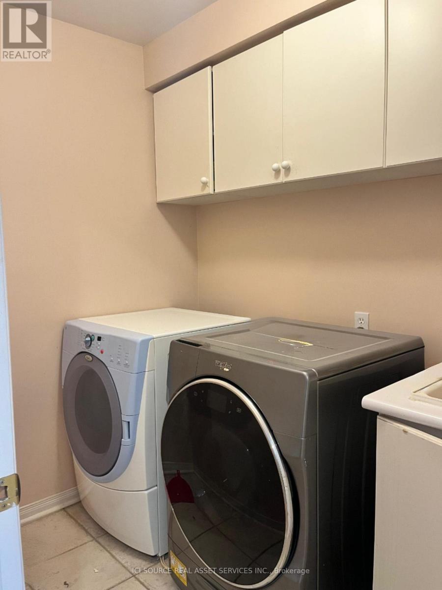 Upper - 36 Newark Way, Brampton, Ontario  L7A 2W8 - Photo 5 - W12733022