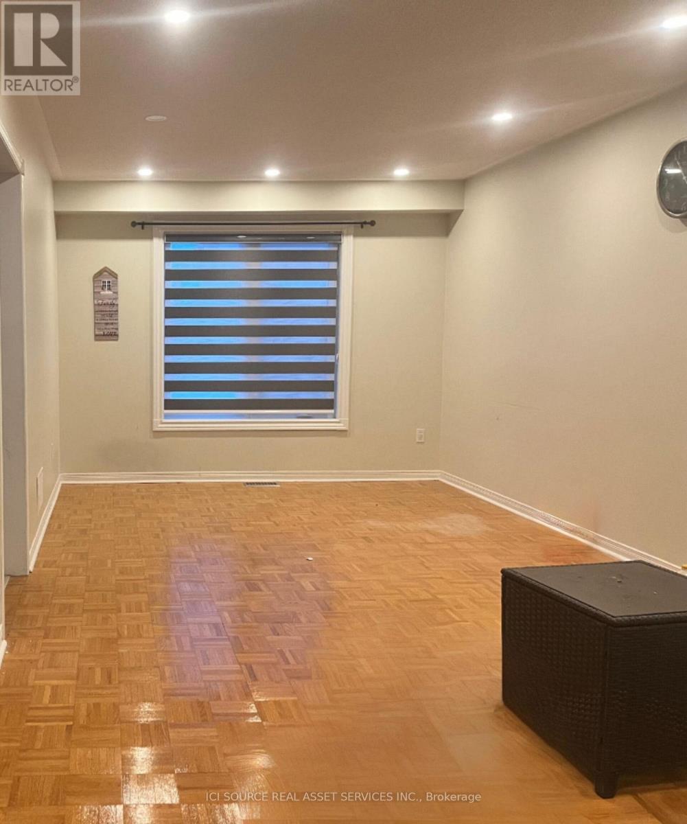 Upper - 36 Newark Way, Brampton, Ontario  L7A 2W8 - Photo 7 - W12733022