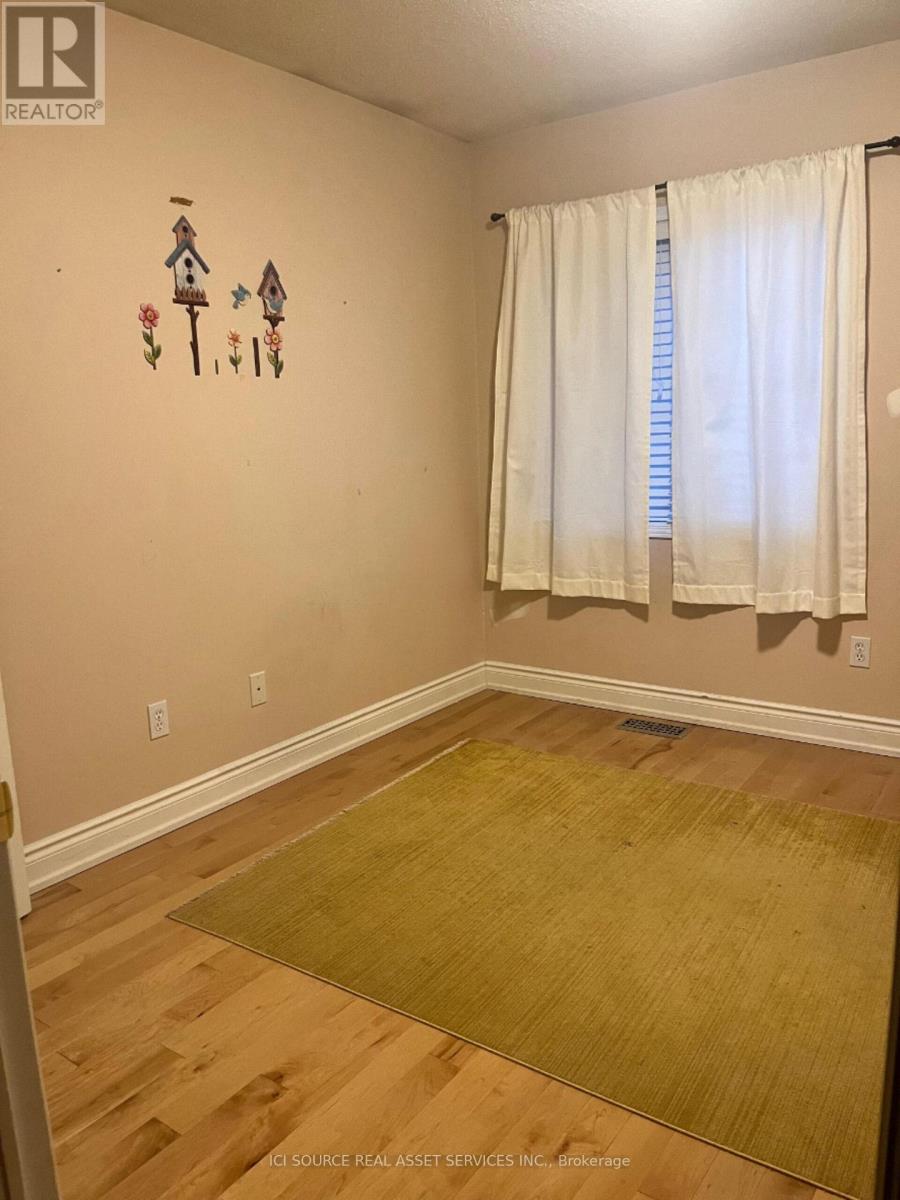 Upper - 36 Newark Way, Brampton, Ontario  L7A 2W8 - Photo 9 - W12733022