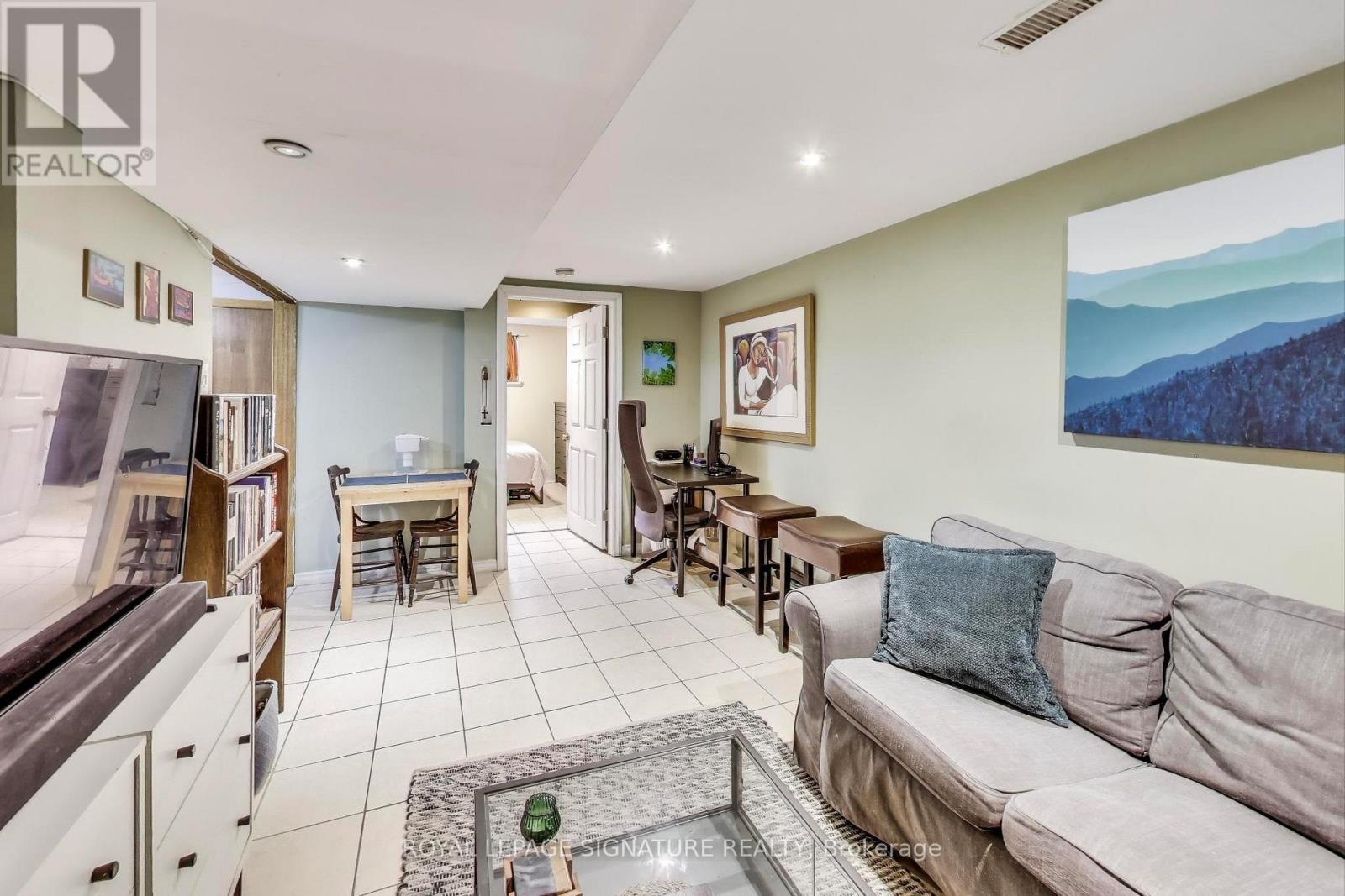 232 Pacific Avenue, Toronto, Ontario  M6P 2P5 - Photo 34 - W12733122