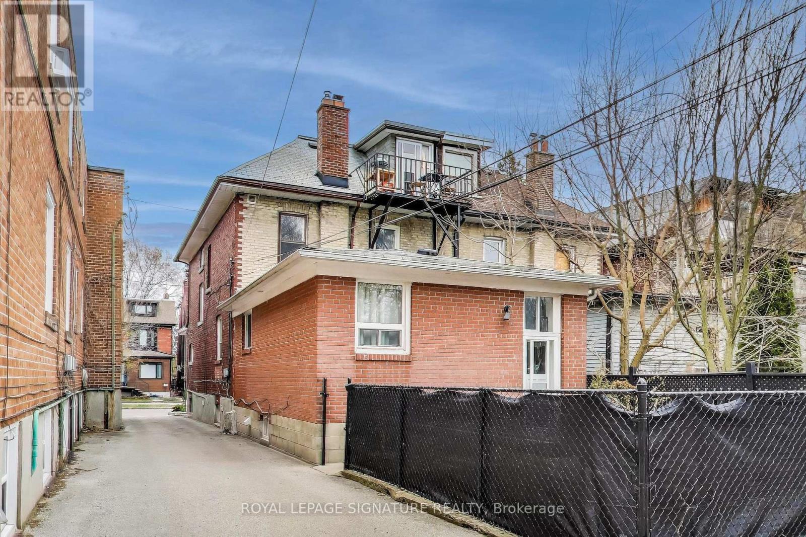 232 Pacific Avenue, Toronto, Ontario  M6P 2P5 - Photo 39 - W12733122