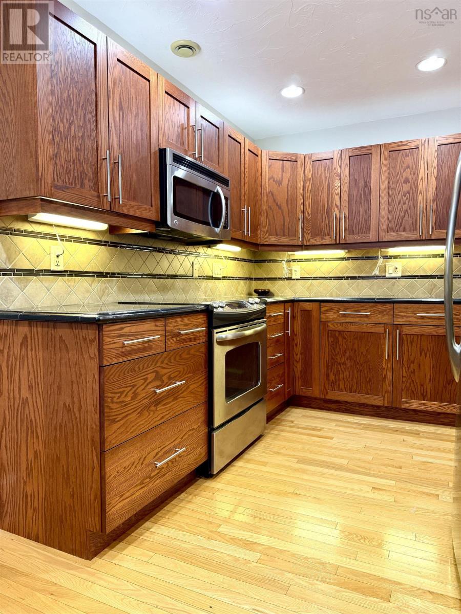 27 Regent Street, Amherst, Nova Scotia  B4H 3S8 - Photo 17 - 202600107