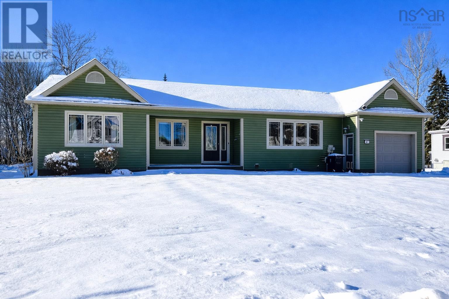 27 Regent Street, Amherst, Nova Scotia  B4H 3S8 - Photo 2 - 202600107