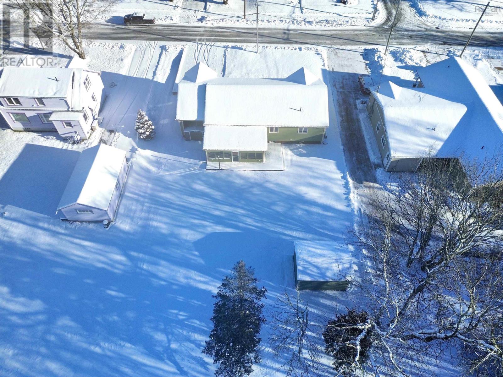 27 Regent Street, Amherst, Nova Scotia  B4H 3S8 - Photo 4 - 202600107