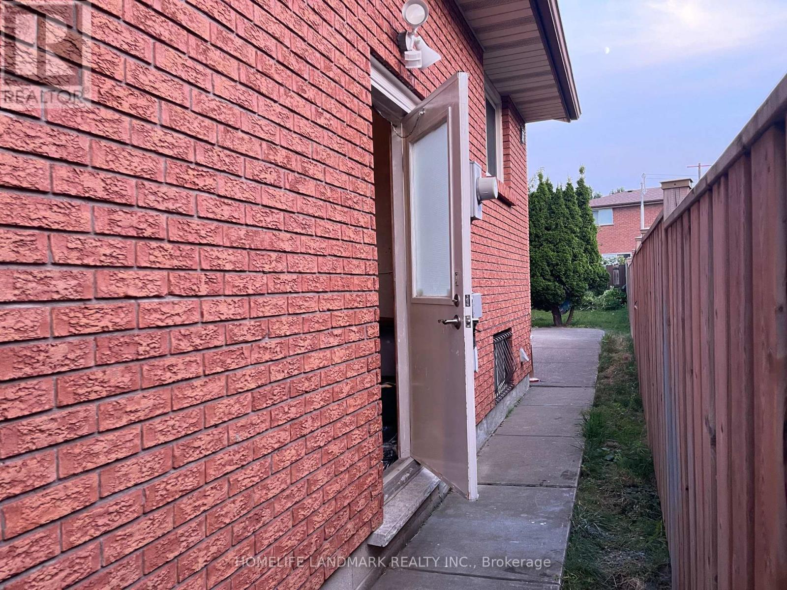 Lower & Main - 353 Darlington Court, Hamilton, Ontario  L9C 6Z2 - Photo 5 - X12733074