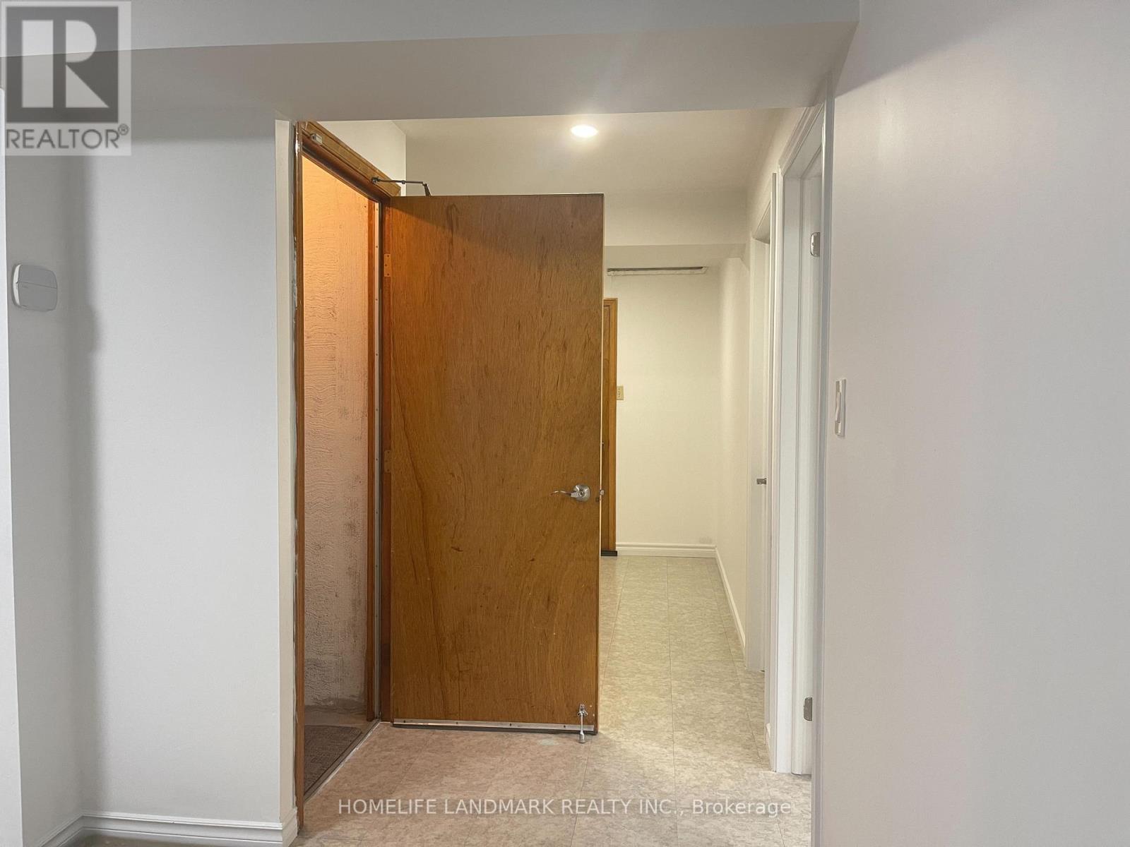 Lower & Main - 353 Darlington Court, Hamilton, Ontario  L9C 6Z2 - Photo 9 - X12733074