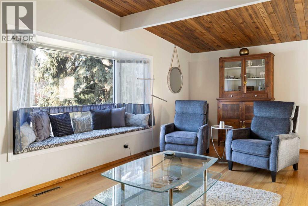 3511 Lakeside Crescent Sw, Calgary, Alberta  T3E 6A7 - Photo 5 - A2281740