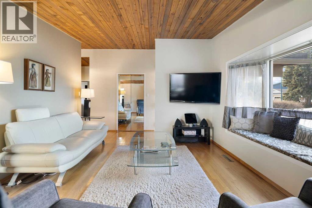 3511 Lakeside Crescent Sw, Calgary, Alberta  T3E 6A7 - Photo 8 - A2281740