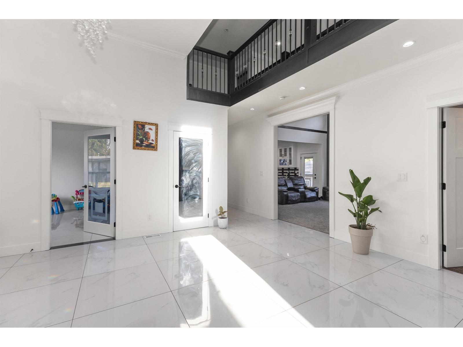 2018 Vinewood Street, Abbotsford, British Columbia  V2S 3H2 - Photo 3 - R3082763