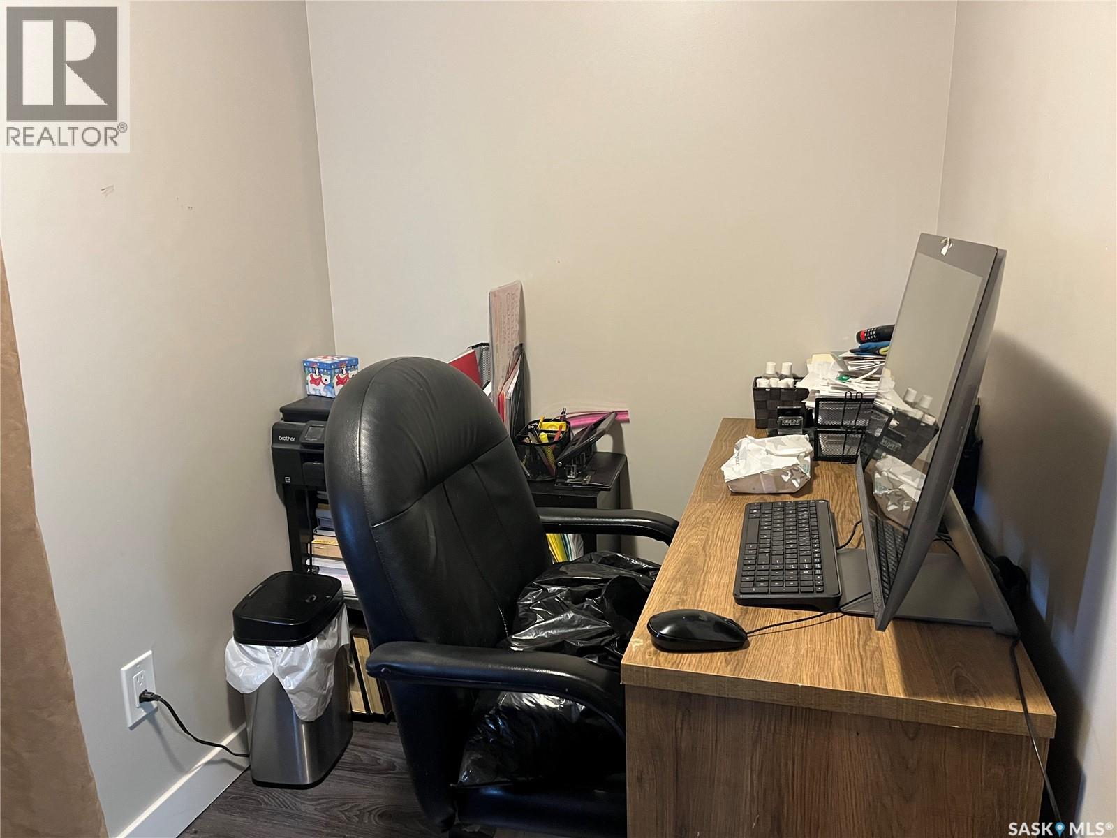 1447 Robinson Street, Regina, Saskatchewan  S4T 2N7 - Photo 3 - SK027460