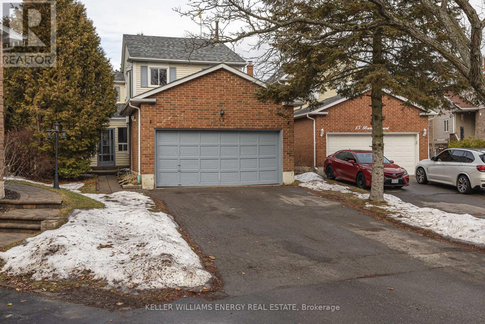 17 BARROW COURT, Whitby, Ontario