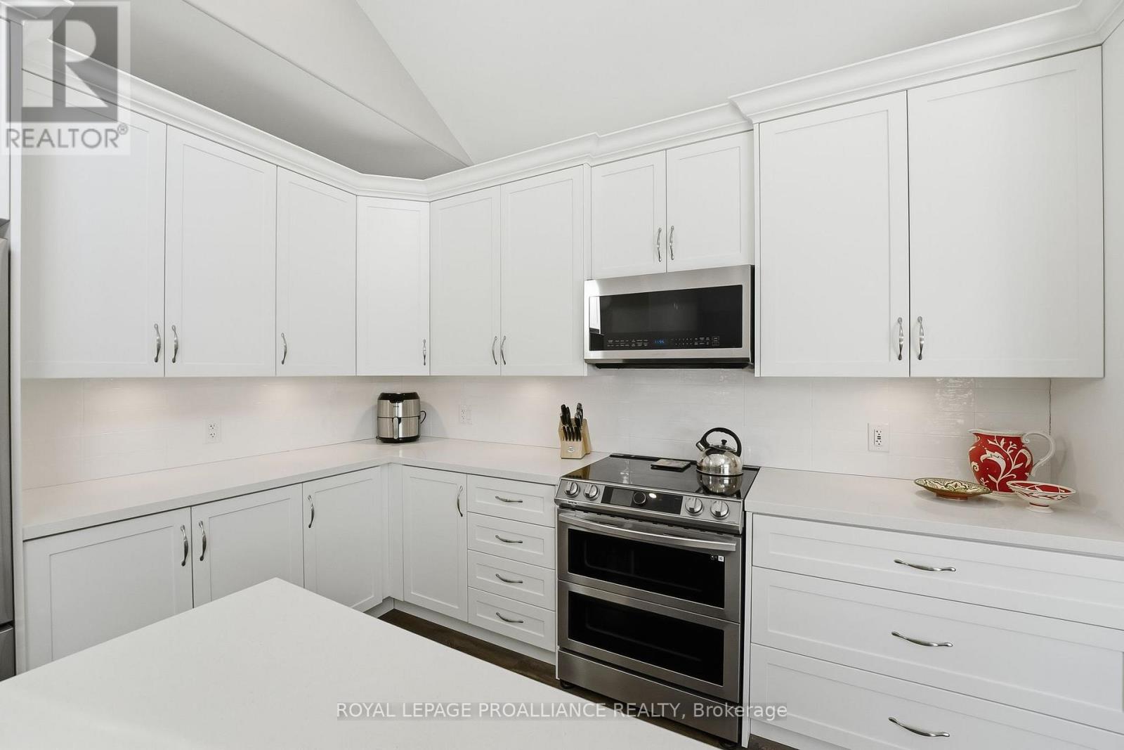 223 Strachan Street, Port Hope, Ontario  L1A 0E7 - Photo 7 - X12733284