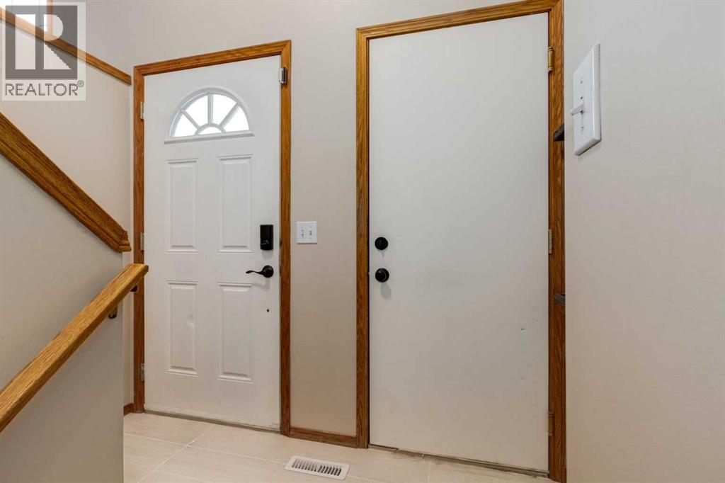 8 Canoe Circle Sw, Airdrie, Alberta  T4B 2L7 - Photo 6 - A2270603