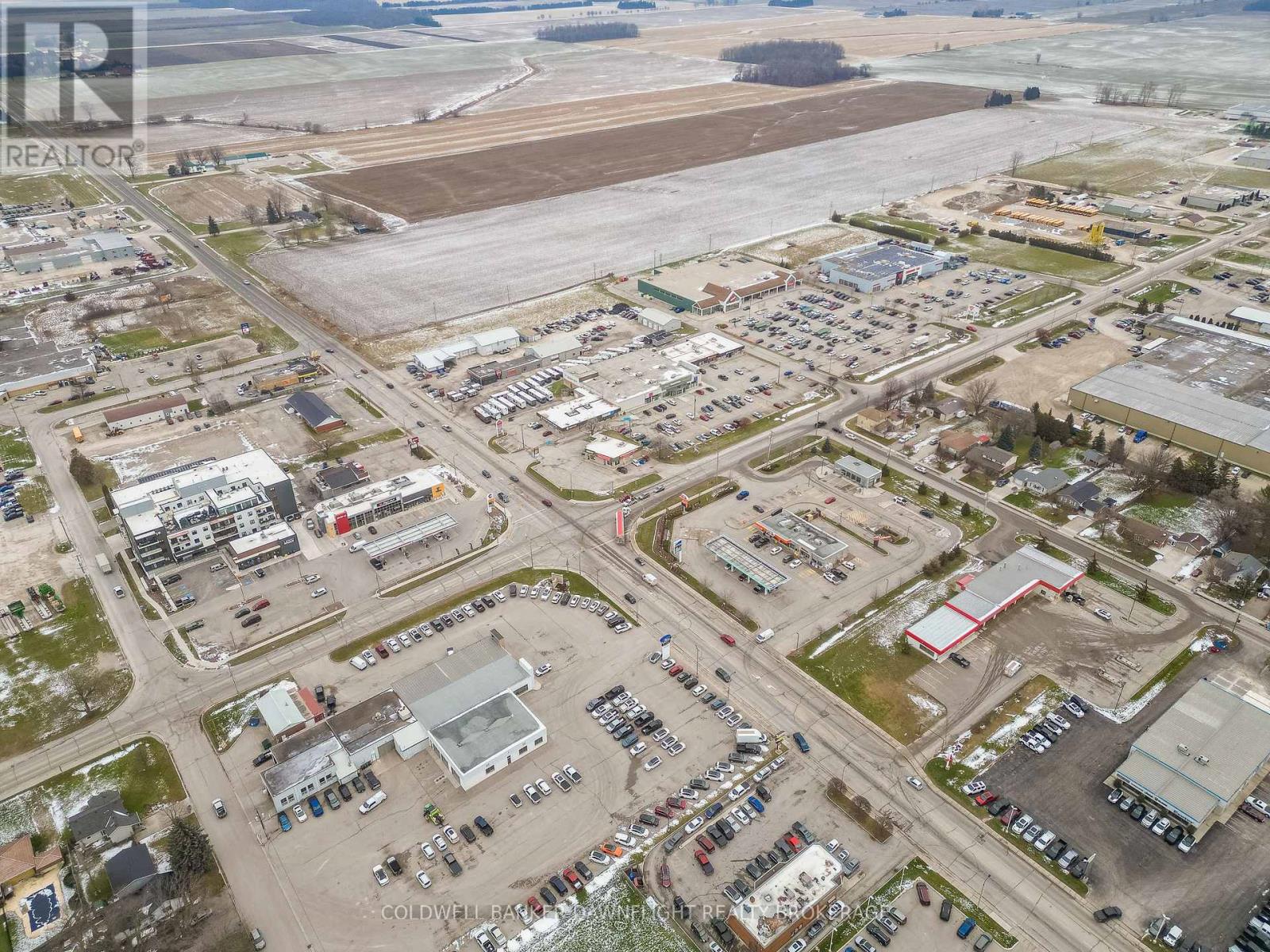 178 Thames Road W, South Huron, Ontario  N0M 1S3 - Photo 4 - X12733146