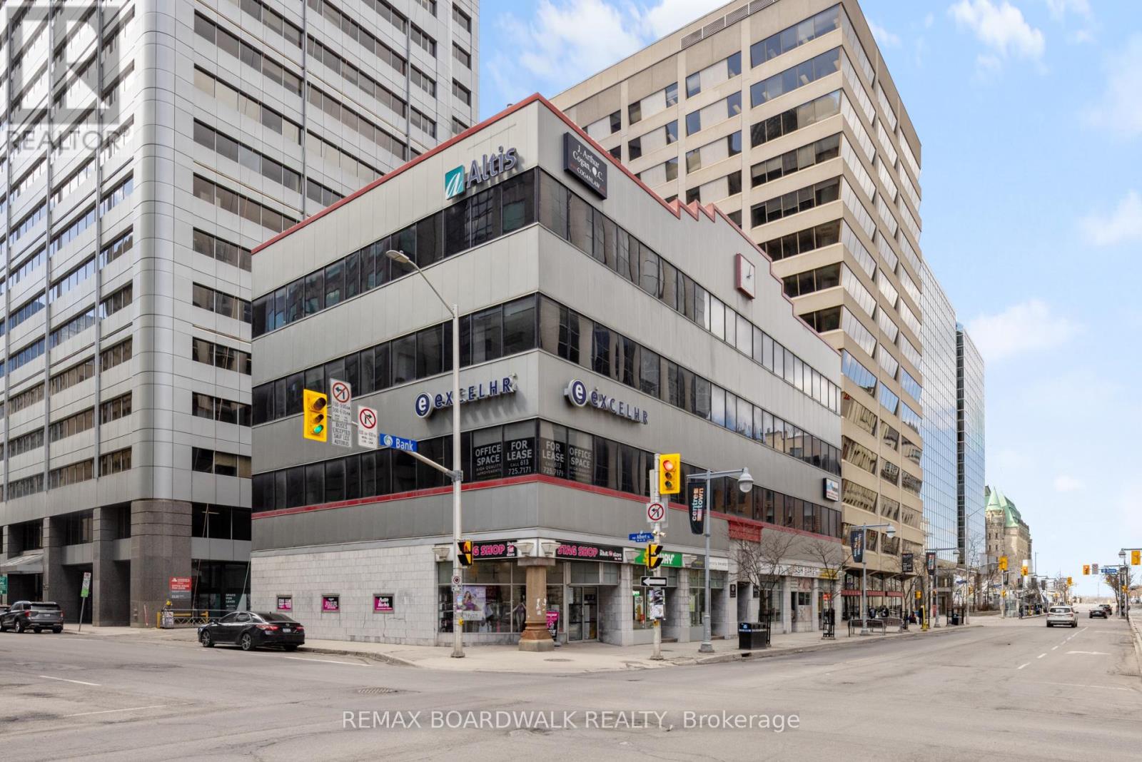 102 BANK STREET, Ottawa, Ontario