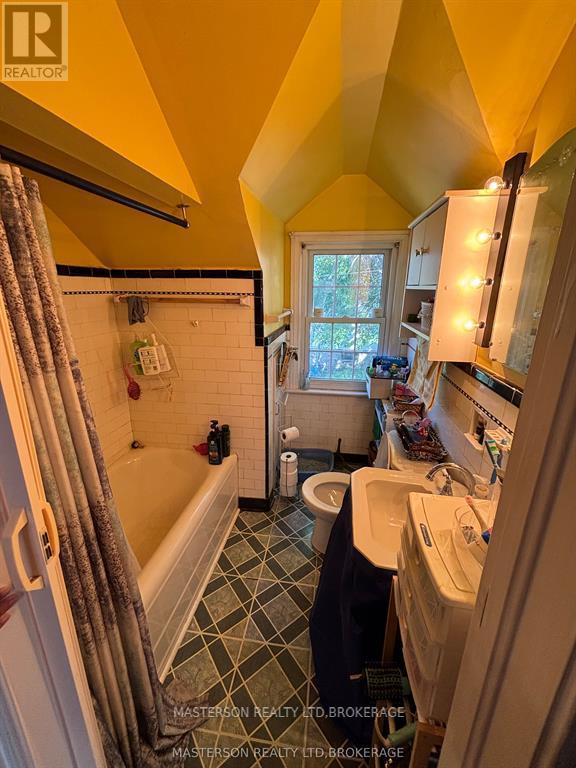 12 Chestnut Street E, St. Catharines, Ontario  L2T 1G5 - Photo 17 - X12733304