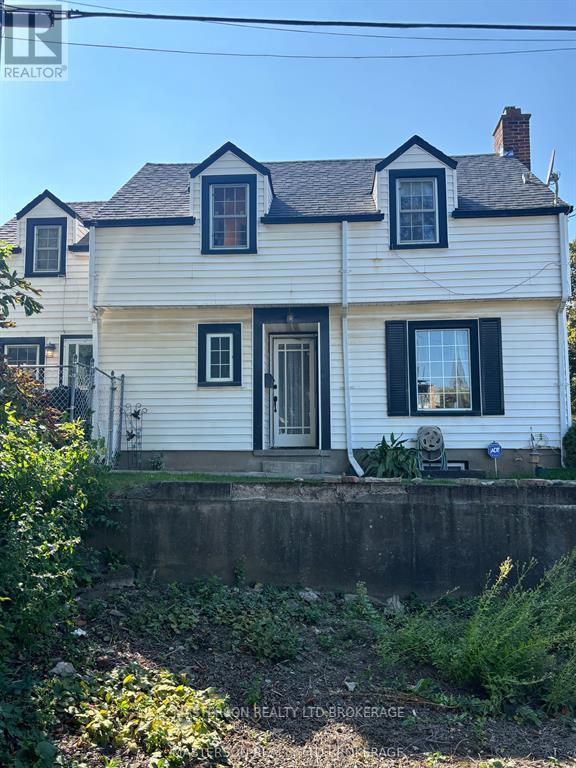 12 Chestnut Street E, St. Catharines, Ontario  L2T 1G5 - Photo 2 - X12733304