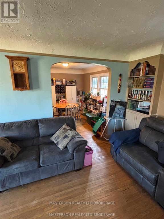 12 Chestnut Street E, St. Catharines, Ontario  L2T 1G5 - Photo 6 - X12733304