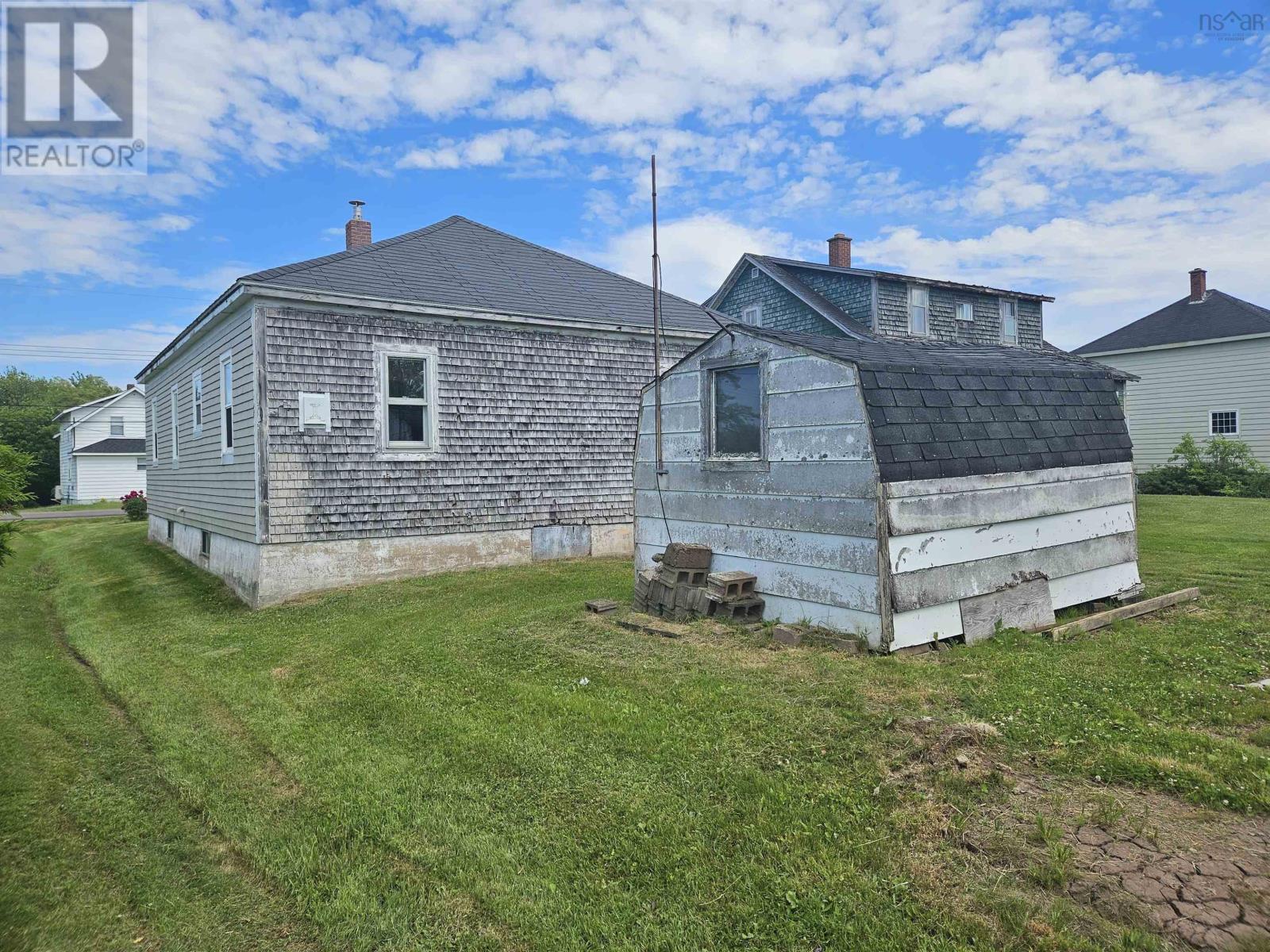 29 Cowan Street, Springhill, Nova Scotia  B0M 1X0 - Photo 3 - 202516659