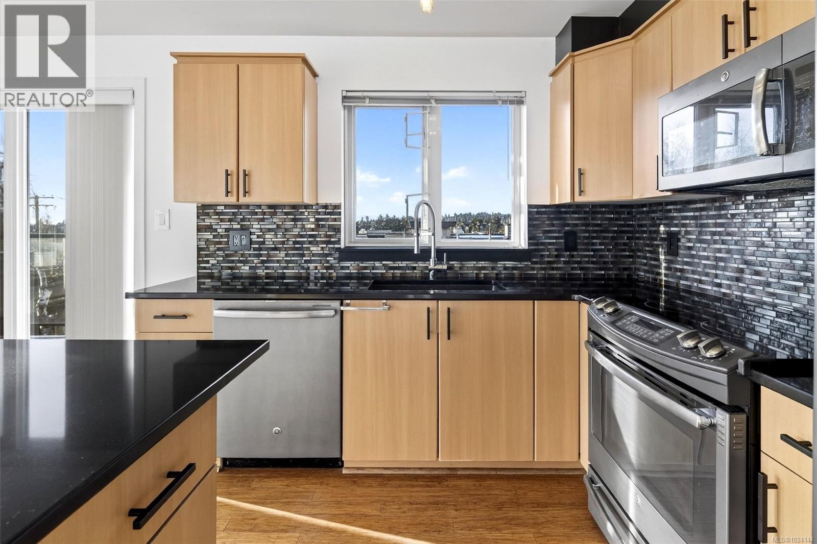 502 2940 Harriet Rd, Saanich, British Columbia  V9A 1T3 - Photo 8 - 1024144