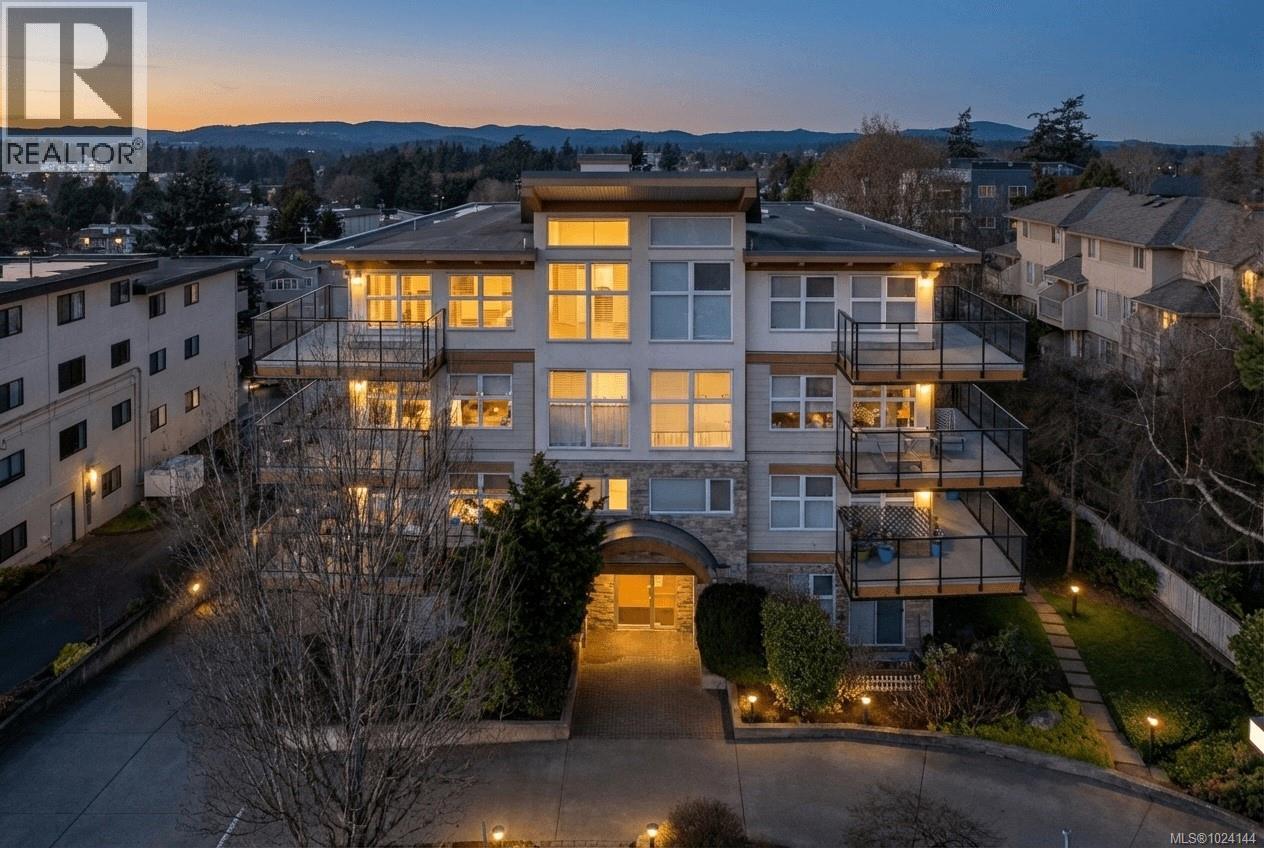 502 2940 Harriet Rd, Saanich, British Columbia