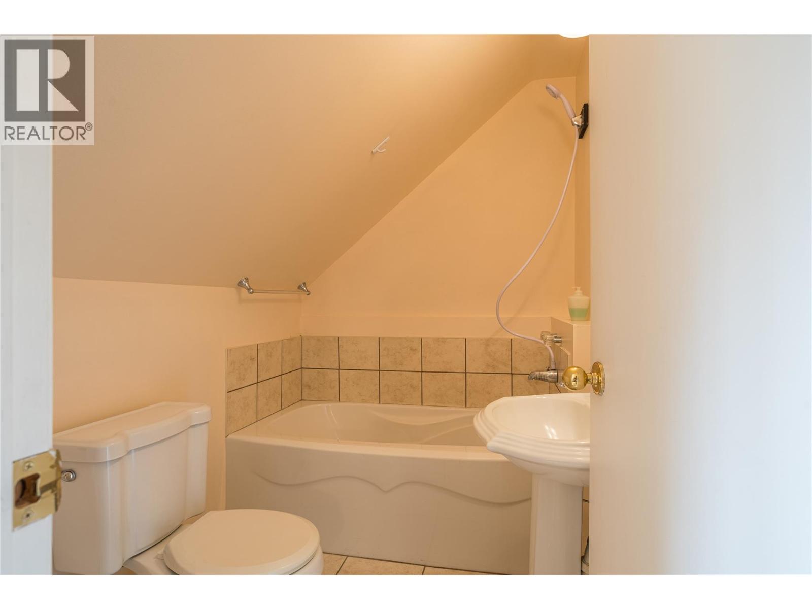 7704 97a Highway, Mara, British Columbia  V0E 2K0 - Photo 29 - 10373369